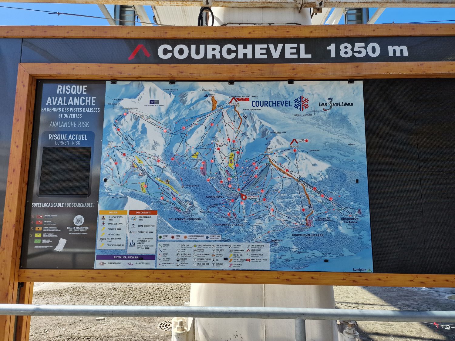 Ski'd⛷into the #LVPopUp 💙 @louisvuitton #Courchevel #Ski #SwissAlps  #France #AnshukaYoga